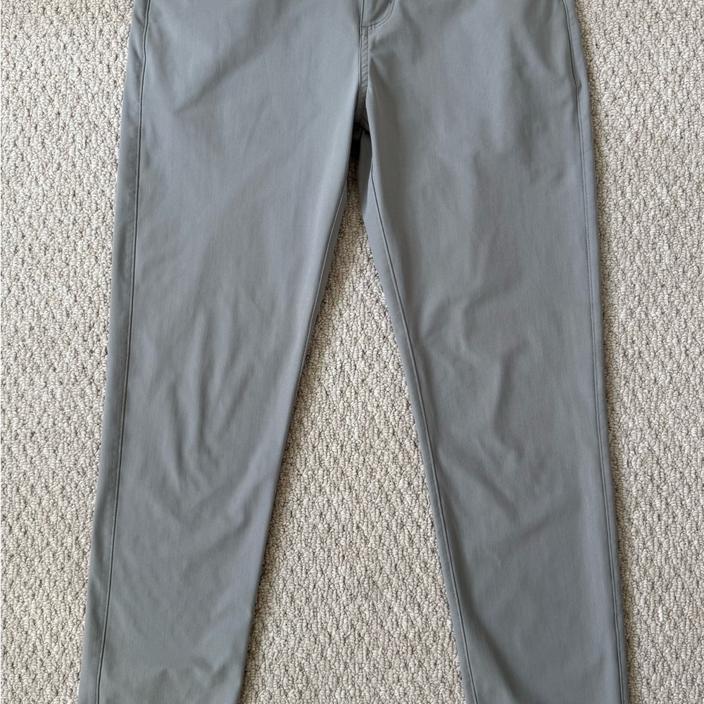 SOLD Vuori Men's Meta Gray Pants 30